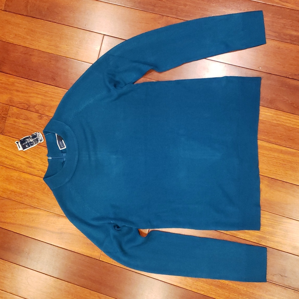 Karen Scott brand. Women's XS Xtra Small. Modest neckline green sweater